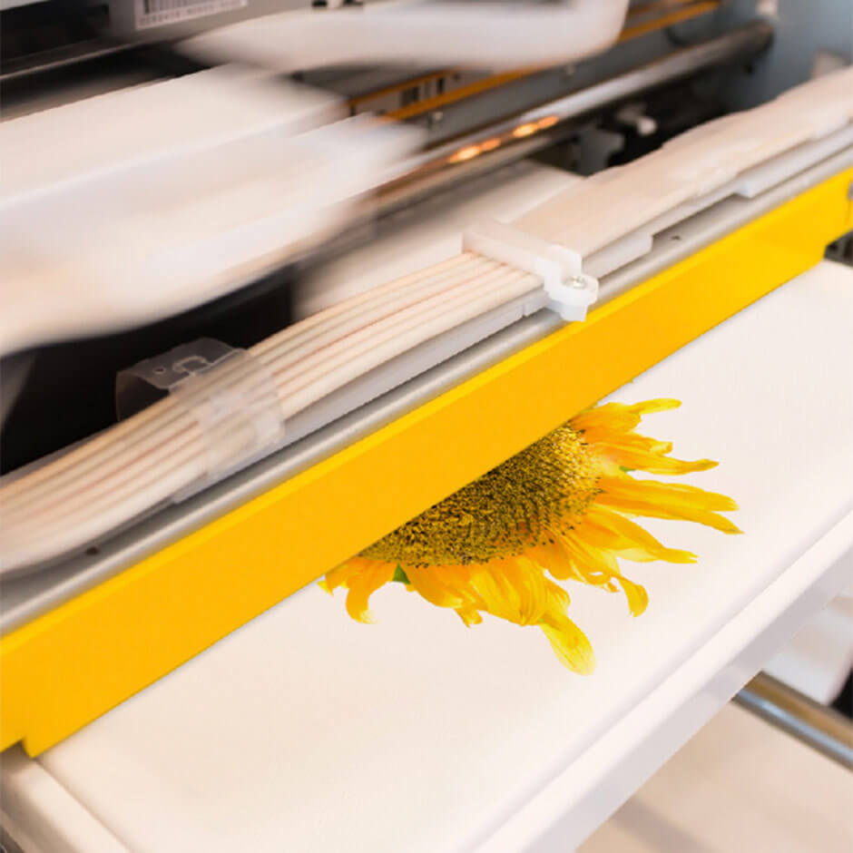 Digitally printing on tea towels